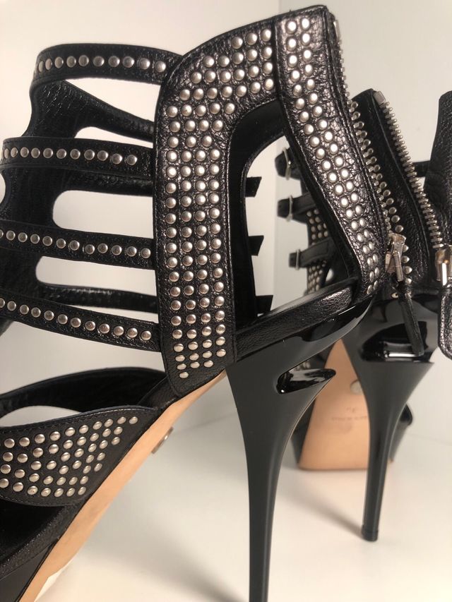 Sandali Emilio Pucci neri con borchie