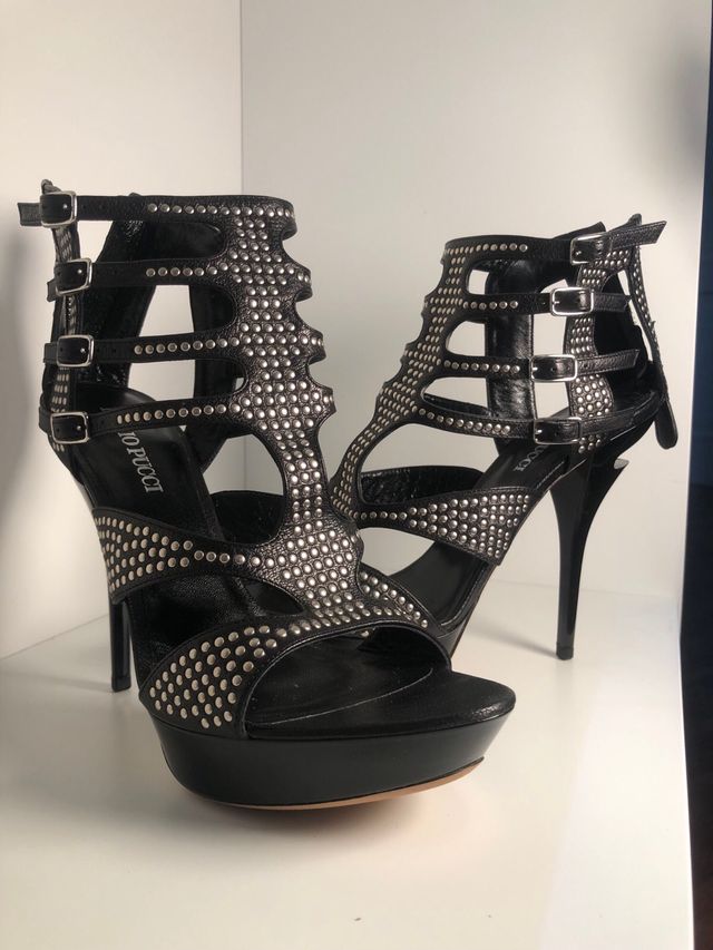 Sandali Emilio Pucci neri con borchie