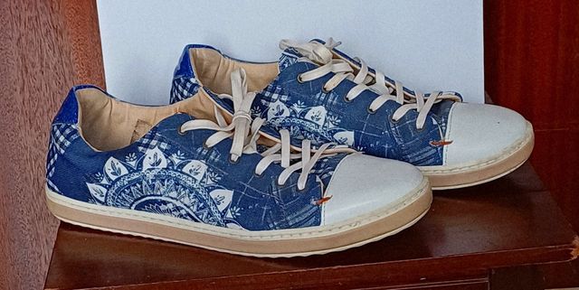 Tenis Desigual azules y blancos 41