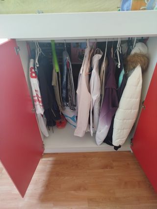 Literas rojas y blancas