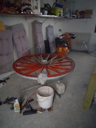 Rueda carro antigua roja