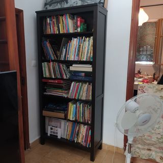 Estantería Hemnes negra de madera