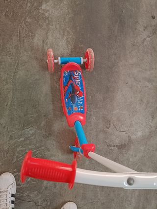 Monopattino bimbo Spiderman 3 ruote