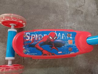 Monopattino bimbo Spiderman 3 ruote