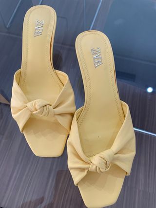 Zapatos Zara amarillos tacón bajo