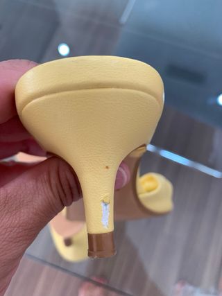 Zapatos Zara amarillos tacón bajo