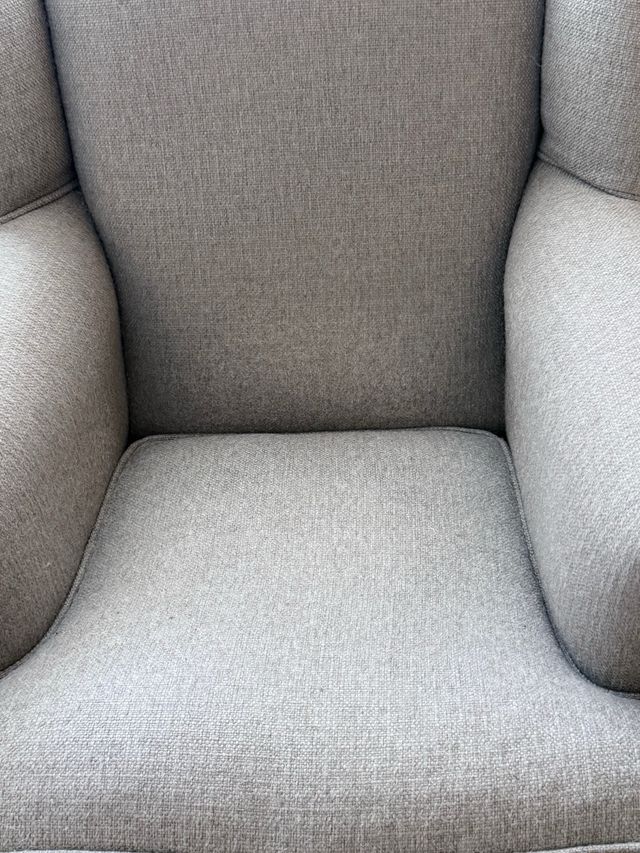 Butaca orejera gris - Estilo clásico