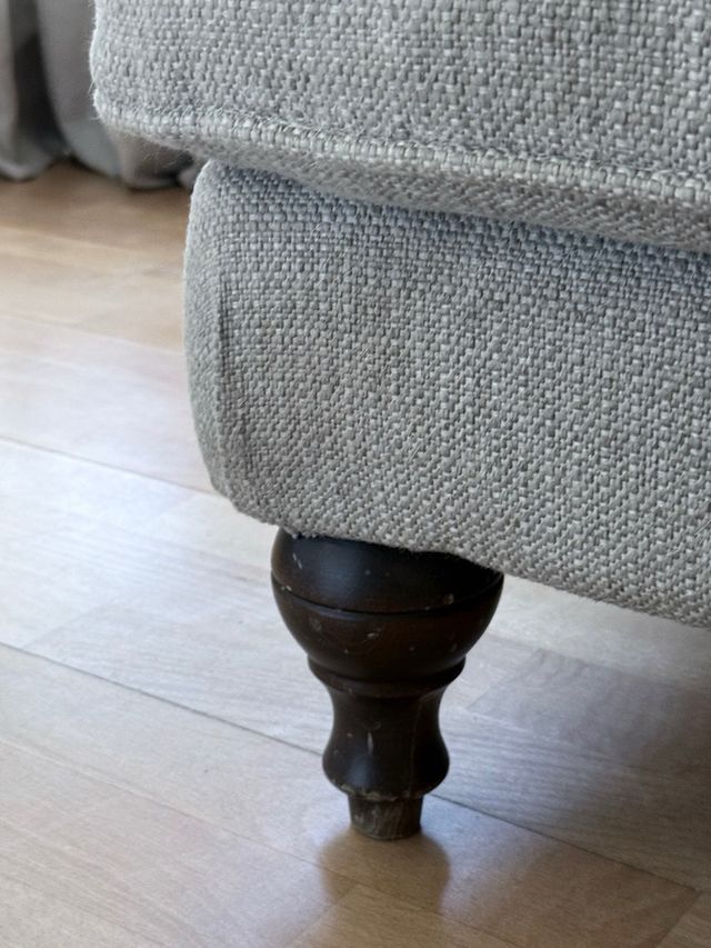 Butaca orejera gris - Estilo clásico
