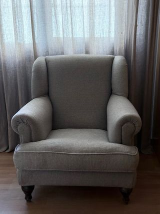 Butaca orejera gris - Estilo clásico