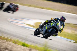 Suzuki GSX-R600 K7, calle y circuito