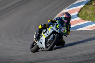 Suzuki GSX-R600 K7, calle y circuito