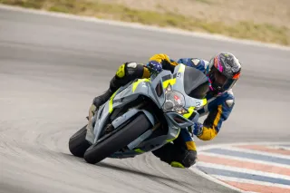 Suzuki GSX-R600 K7, calle y circuito