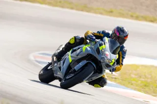 Suzuki GSX-R600 K7, calle y circuito