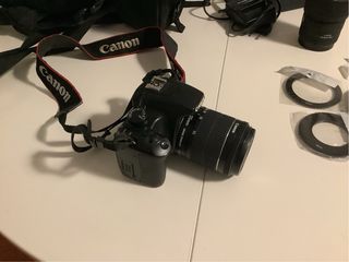 Cámara Canon EOS 1000D + accesorios