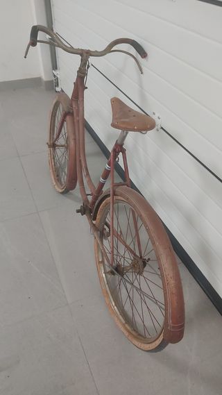 Bicicleta antigua de niña