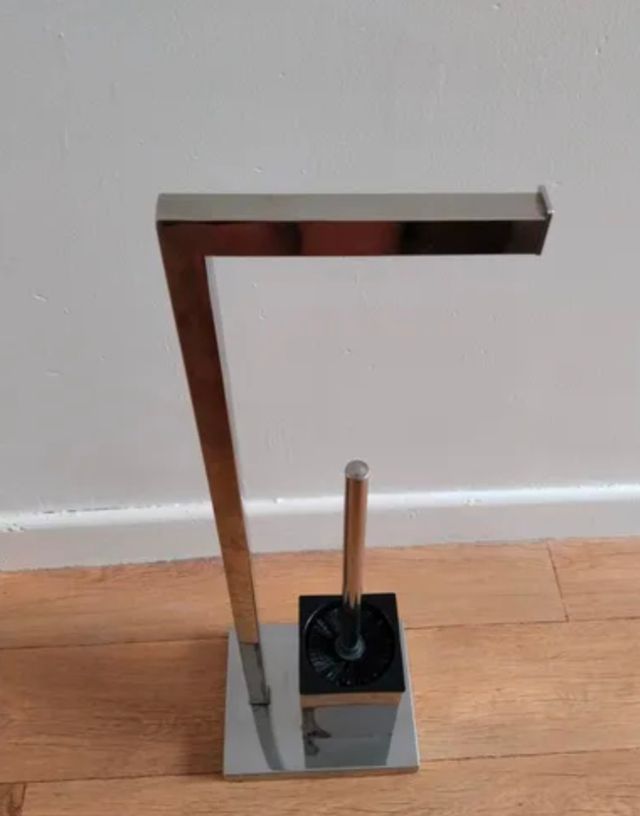 Portarrollos y escobillero metalicos