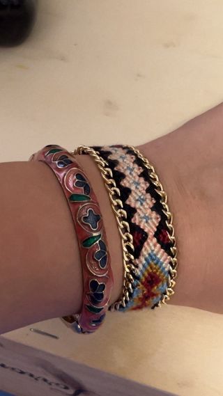 Pulseras tejidas y brazalete