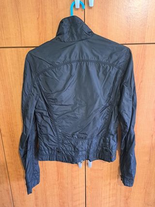 Chaqueta negra ligera