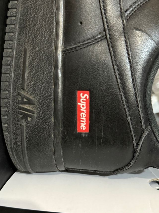 Nike Air Force 1 Supreme negras