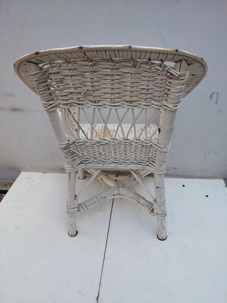 Silla mimbre con brazos blanca vintage