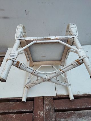 Silla mimbre con brazos blanca vintage