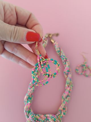 Collar y pendientes multicolor
