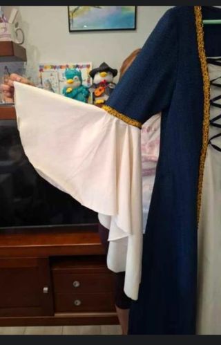 Abito da gala medievale blu e bianco