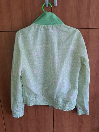 Chubasquero verde y blanco reversible