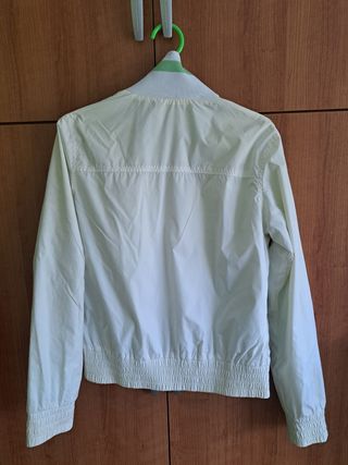 Chubasquero verde y blanco reversible