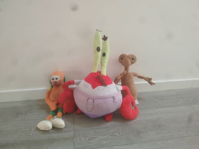 3 Peluches: Mic , Señor cangrejo y ET