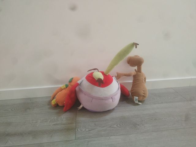 3 Peluches: Mic , Señor cangrejo y ET