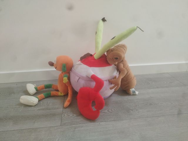 3 Peluches: Mic , Señor cangrejo y ET