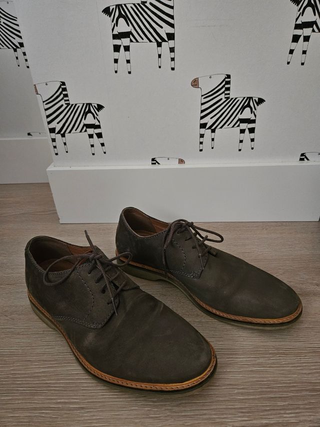 Zapatos Clarks grises, talla 41