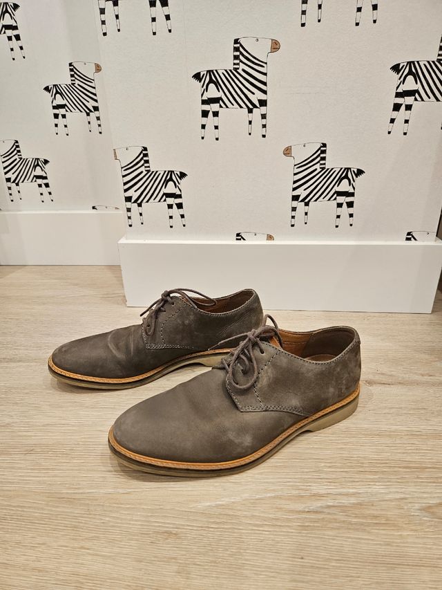 Zapatos Clarks grises, talla 41