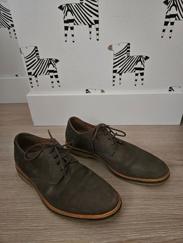 Zapatos Clarks grises, talla 41