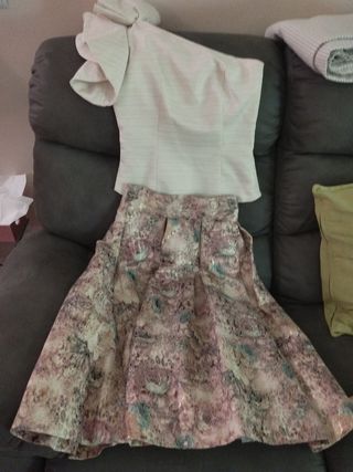 Conjunto top y falda beige