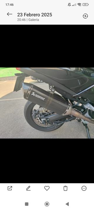 Escape Akrapovic carbono