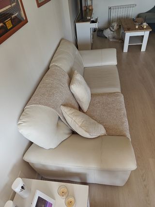 Sofá de piel sintética beige