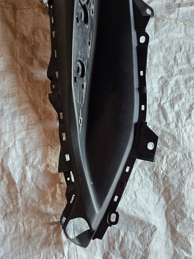 YAMAHA X MAX 125/300/400(PIES IZQUIERDOS )
