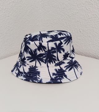 Gorra pescador reversible azul y blanca