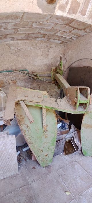 Arado antiguo agrícola