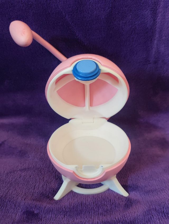 Pokeball funcional con forma de Mew