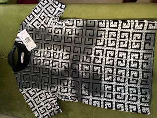 Camiseta Givenchy - Negra y Blanca Sin estrenar