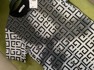 Camiseta Givenchy - Negra y Blanca Sin estrenar