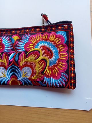 Bolso bordado multicolor