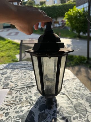 Aplique farol rústico exterior.