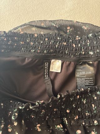 Falda negra estampada - volantes