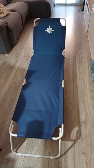 Tumbona azul plegable