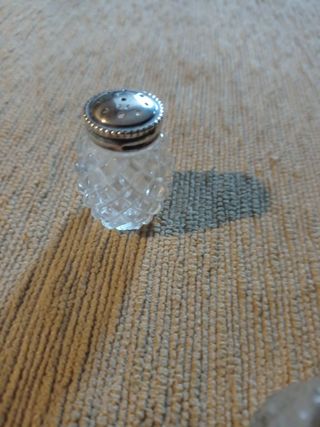 Salero y pimentero vintage cristal y plata