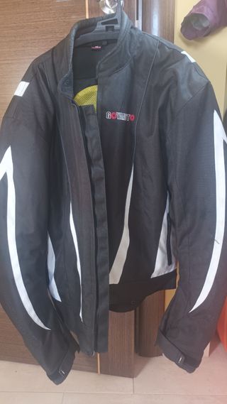 Cazadoras de moto